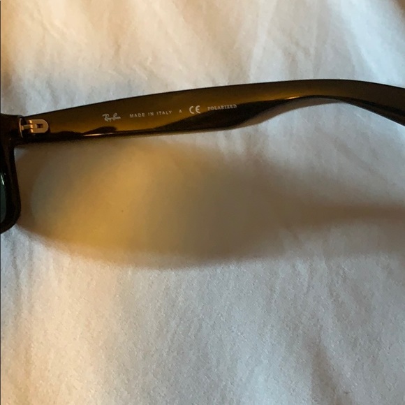 Authentic Ray-Ban wayfarer polarized sunglasses - Picture 7 of 7